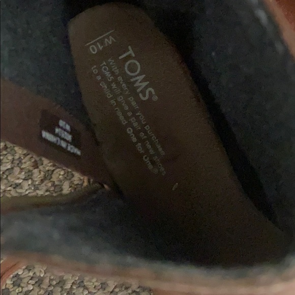 Shoes - Picture 3 of 4